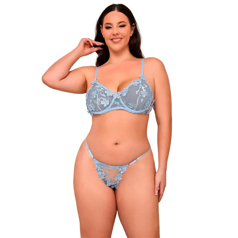 ensemble soutiengorge culotte dentelle brodée florale sexy bleu ciel féminin sophistiqué transparent délicat confortable extensible bretelles réglables maintien flatteur polyester