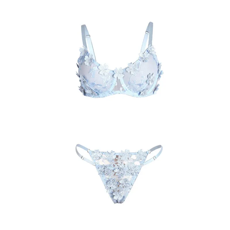 ensemble soutiengorge culotte dentelle brodée florale sexy bleu ciel féminin sophistiqué transparent délicat confortable extensible bretelles réglables maintien flatteur polyester