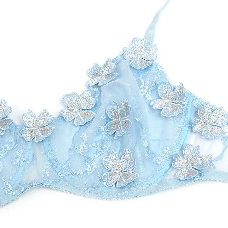 ensemble soutiengorge culotte dentelle brodée florale sexy bleu ciel féminin sophistiqué transparent délicat confortable extensible bretelles réglables maintien flatteur polyester