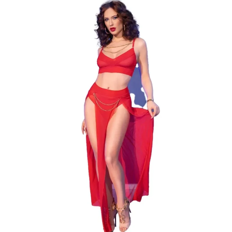 ensemble lingerie tulle rouge vaporeux transparent sensuel sophistiqué chaînes métalliques repositionnables bretelles réglables jupe longue fentes hautes ajustable élastique confortable