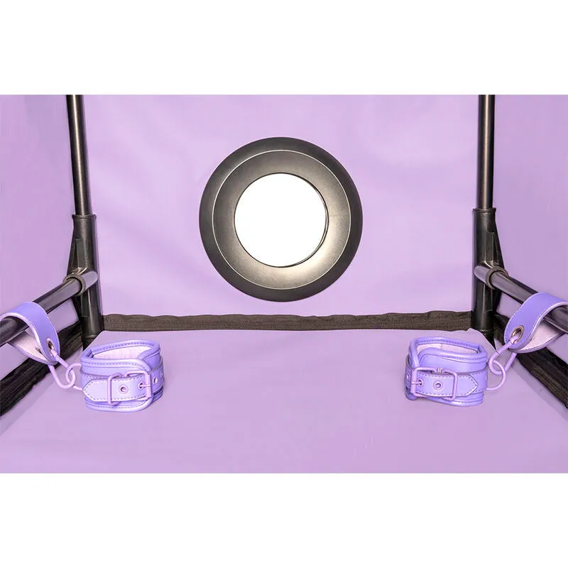 cabine bukkake violette sensorielle luminescente compacte transportable matelas moelleux attaches holedome sécurisées menottes élégante robuste intime audacieuse modulable consensuelle