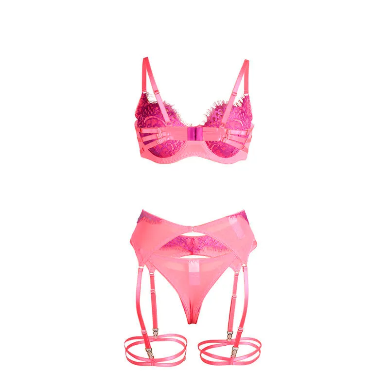 ensemble lingerie dentelle épissée cils rose sublime féminité romantique élégante sensualité contemporaine soyeuse extensible ajustement impeccable bretelles réglables