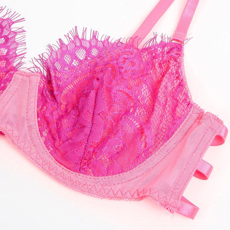 ensemble lingerie dentelle épissée cils rose sublime féminité romantique élégante sensualité contemporaine soyeuse extensible ajustement impeccable bretelles réglables