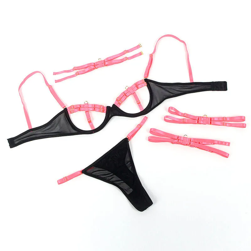 ensemble lingerie sexy rose découpes creuses bretelles réglables bicolore satin élasthanne élasticité maintien croisé poitrine glamour féminin