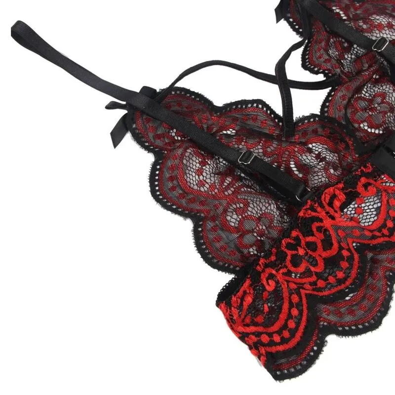 ensemble lingerie dentelle rouge noire sexy grande taille ajustable bretelles réglables maintien broderie raffinée confort extensible élasthanne silhouette séduisante