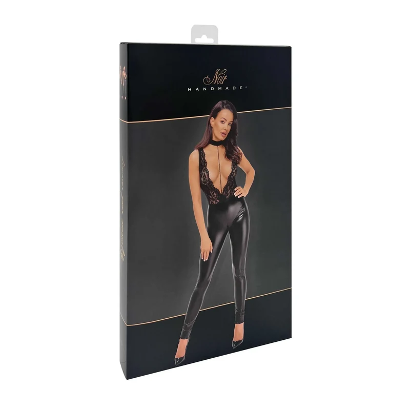 combinaison dentelle effet vinyle décolleté V profond col velours chaîne perles noir argenté moulante sculptante sexy soirée luxueuse